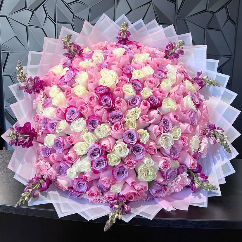 300 White//Pink/Purple with Snapdragon on Pink Transparent Wrapping