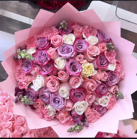 50 pink roses whit carnations and snapdragons