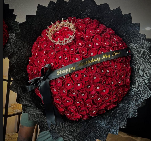 200 Red Roses with Black Rose Print Wrapping