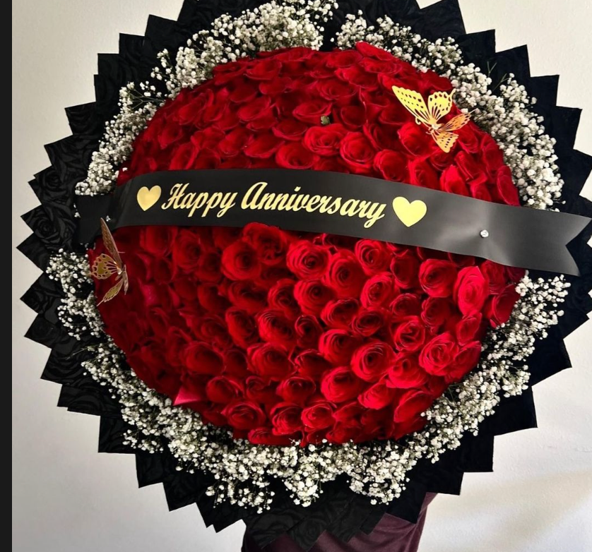 200 Red Roses with Baby Breath on Black Rose Print Wrapping